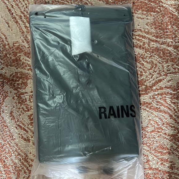 RAINS Rolltop Rucksack Green Backpack NWT - Picture 5 of 7